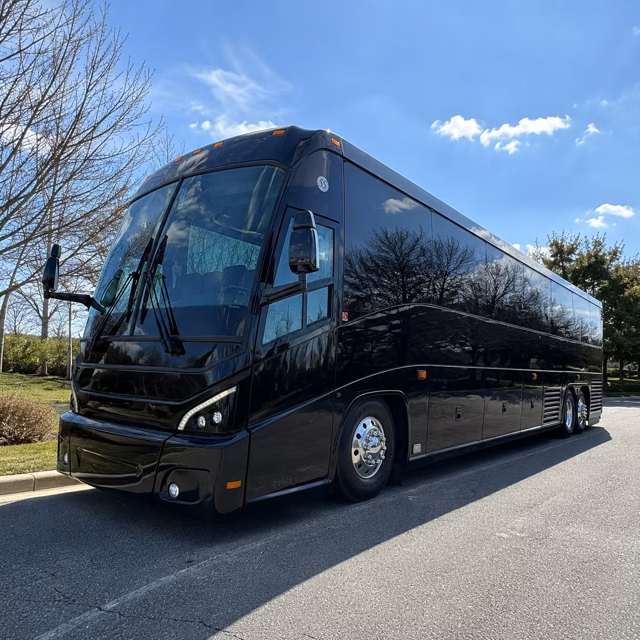 daily commuter shuttles up us 101 to san jose and silicon valley